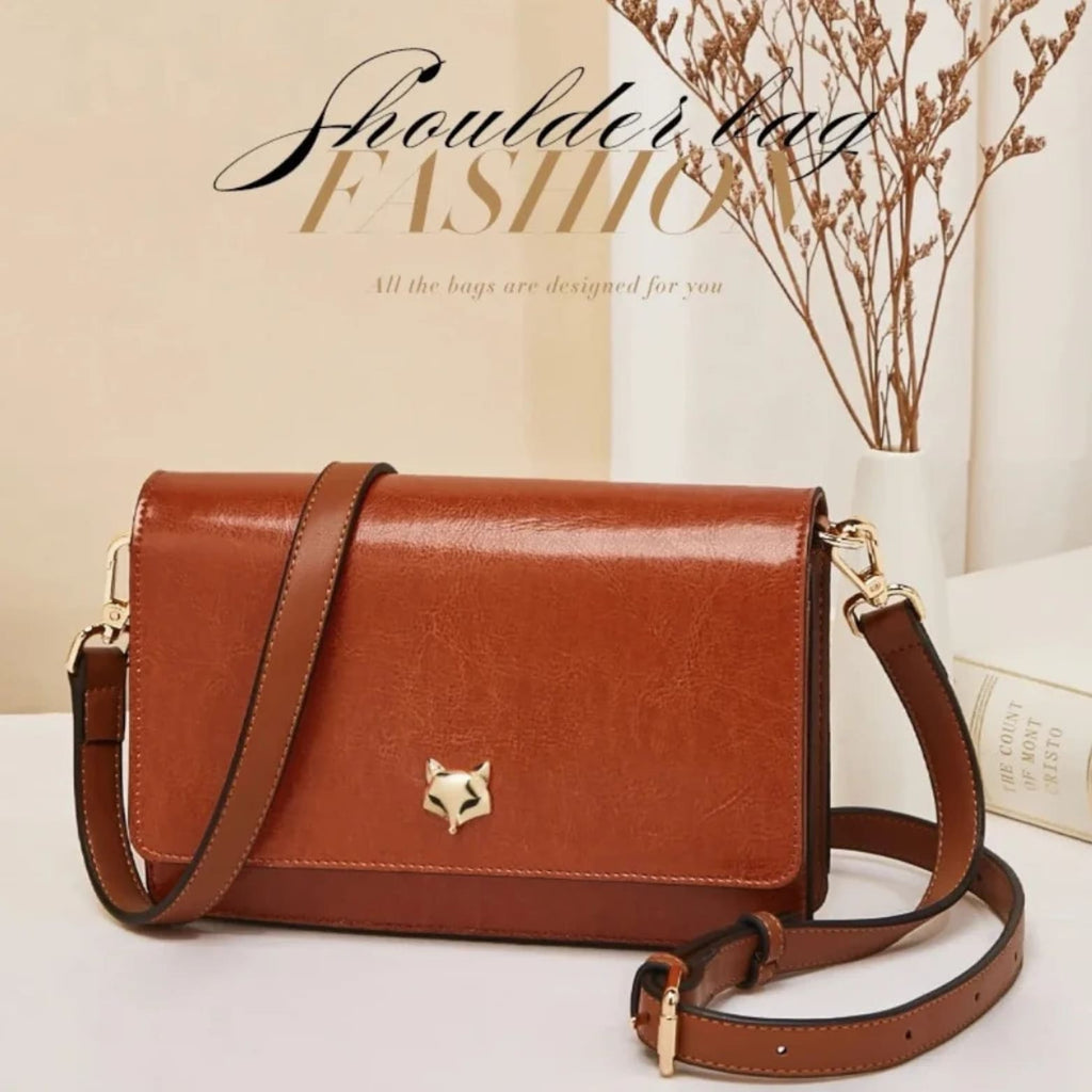 BOLSA FEMININA FOXER TRABSVERSAL  FEITA EM COURO REFINADO MODELO CHARLOTTE BROWN