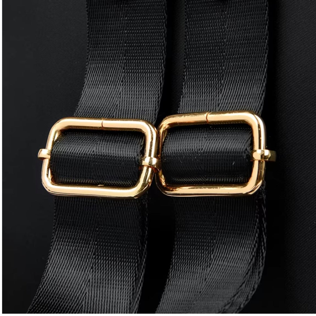 MOCHILA FEMININA FEITA EM COURO REFINADO  MODELO SERENA MICKEY LINHA PREMIUM