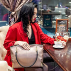 BOLSA FEMININA EM COURO LEGÍTIMO FOXER MODELO VELLUTO  GRAY