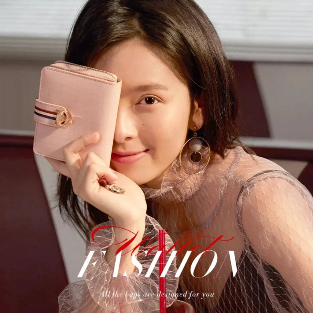 CARTEIRA FEMININA FOXER FEITA EM COURO GENUÍNO MODELO DALPHNE