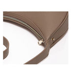 BOLSA FEMININA DE OMBRO FOXER FEITA EM COURO LEGÍTIMO MODELO LUNÉRA BROWN