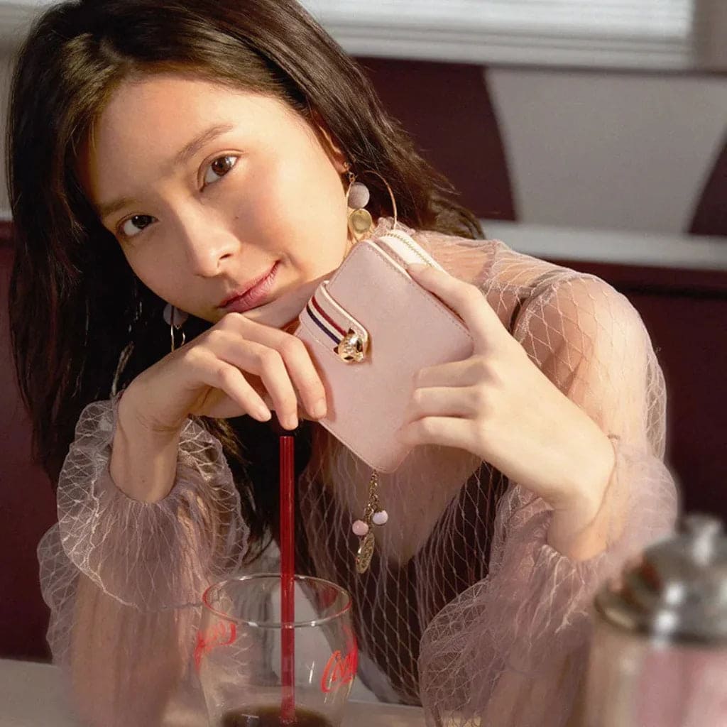 CARTEIRA FEMININA FOXER FEITA EM COURO GENUÍNO MODELO DALPHNE